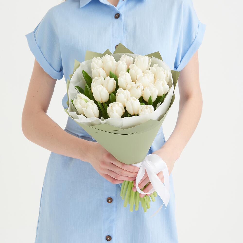 https://content2.flowwow-images.com/data/flowers/1000x1000/12/1645785688_85829412.jpg