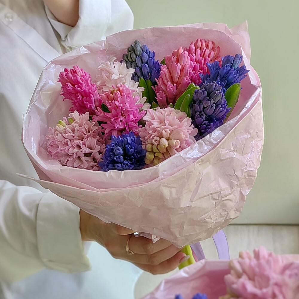https://content2.flowwow-images.com/data/flowers/1000x1000/43/1685526014_75202443.jpg