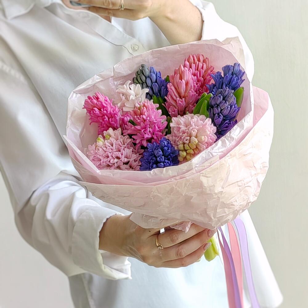 https://content2.flowwow-images.com/data/flowers/1000x1000/54/1685526014_90671954.jpg