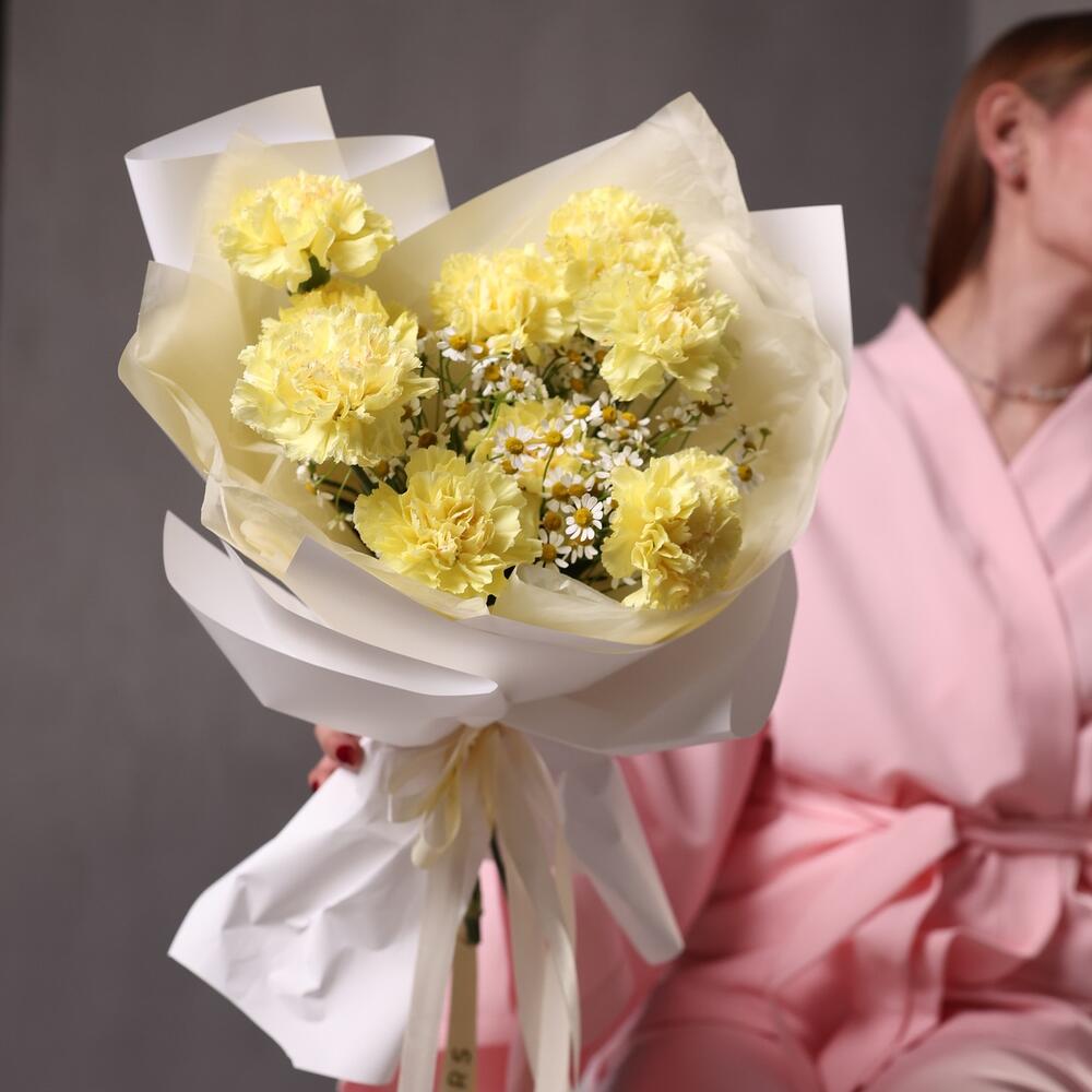 https://content2.flowwow-images.com/data/flowers/1000x1000/40/1731948833_37023140.jpg