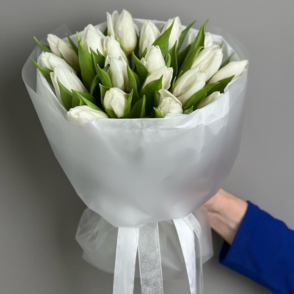 https://content3.flowwow-images.com/data/flowers/1000x1000/04/1705302232_6385404.jpg