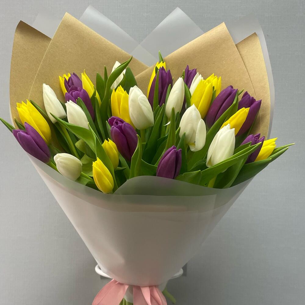 https://content2.flowwow-images.com/data/flowers/1000x1000/91/1728995912_22153391.jpg