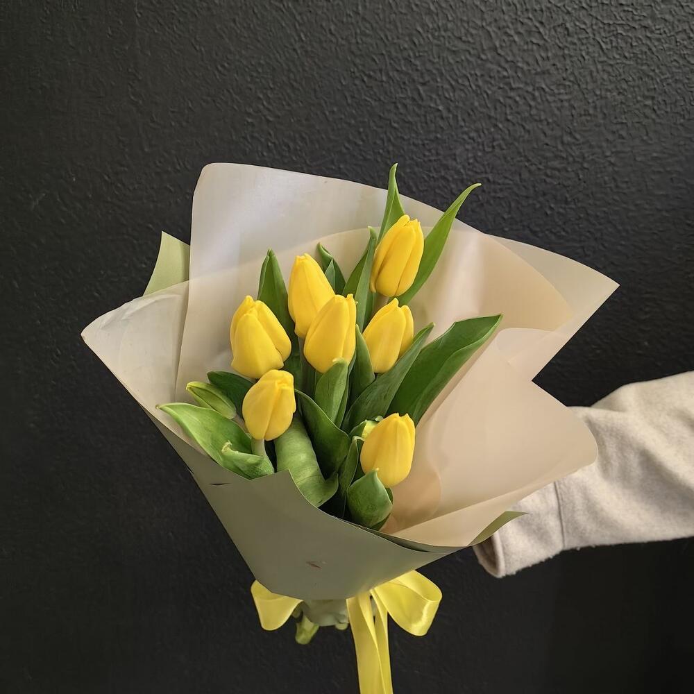 https://content2.flowwow-images.com/data/flowers/1000x1000/37/1736597402_29947037.jpg