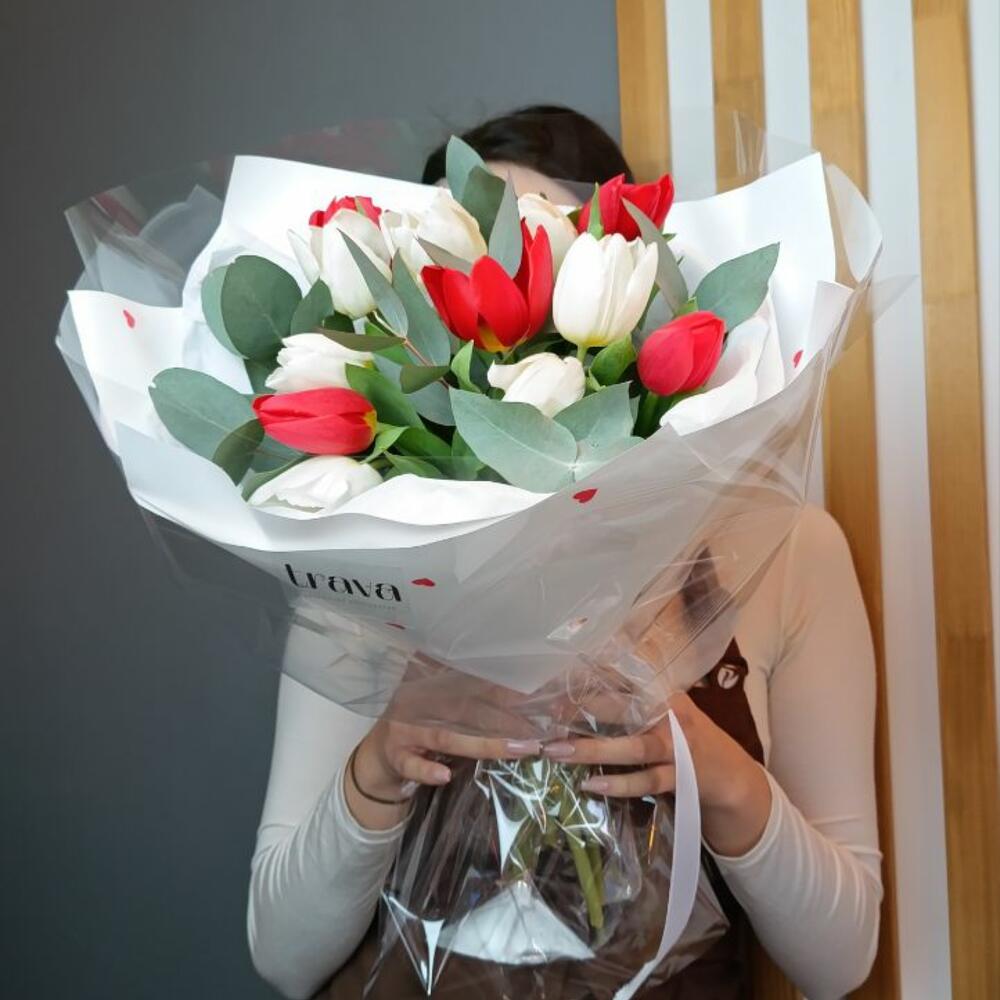 https://content2.flowwow-images.com/data/flowers/1000x1000/08/1738594244_37298308.jpg